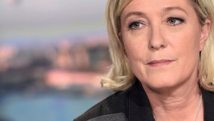 Marine Le Pen will ihrer Partei ein bürgerliches Image verpassen, ihr Vater stört dabei.