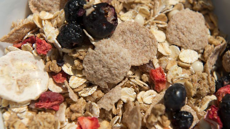 Laut Verpackung kann dieses Früchtemüsli Spuren von Sesam enthalten. Für Allergiker ist das ein wichtiger Hinweis. Doch können sie damit wirklich etwas anfangen?
