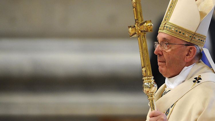 Papst Franziskus beklagt, dass die Menschheit Völkermorde nicht unterbinde.