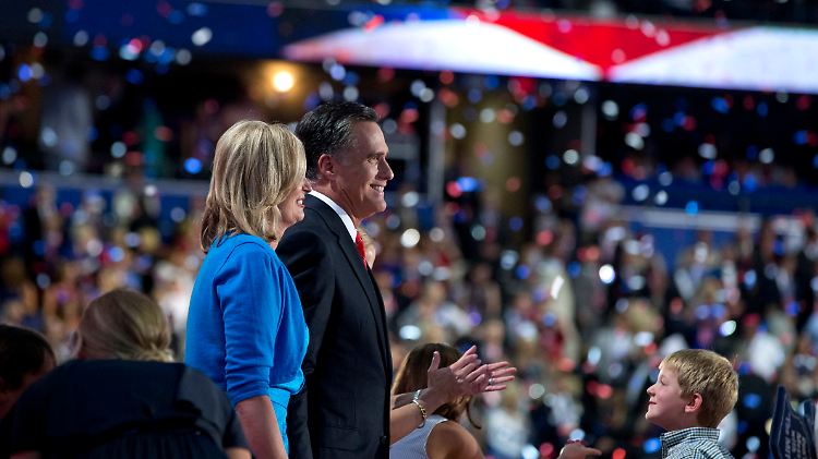 Nominierungsparteitag der Republikaner im August 2012. Kandidat Mitt Romney nimmt die Wahl an.
