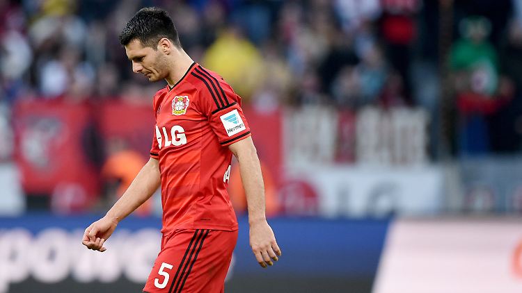 Unrühmlicher Abgang: Emir Spahic ist nicht länger Spieler von Bayer Leverkusen.
