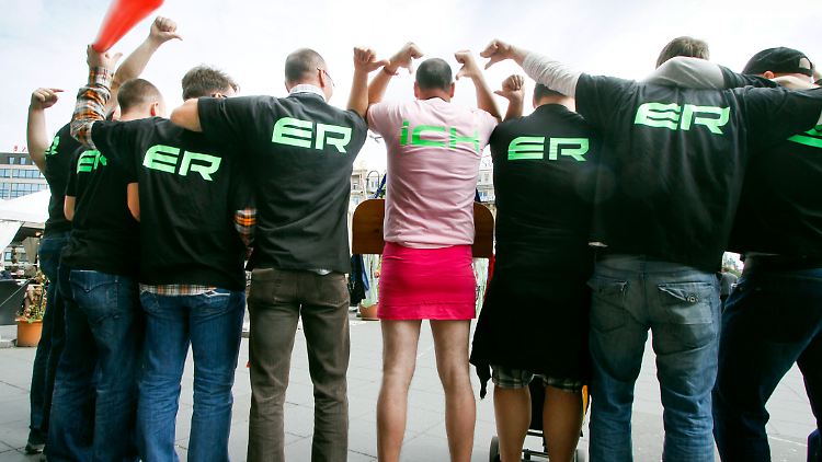 Eine Junggesellen-Truppe wie man sie kennt. Bereit für jeden Quatsch, aber nicht zu Gewalt.