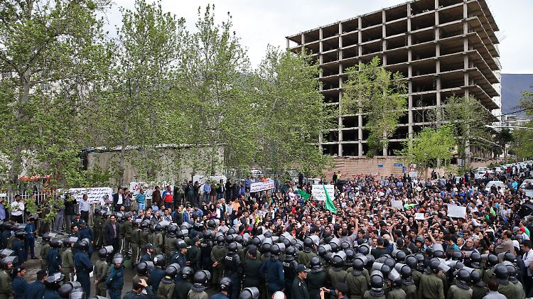 Hunderte Iraner protestierten vor der saudischen Botschaft. 