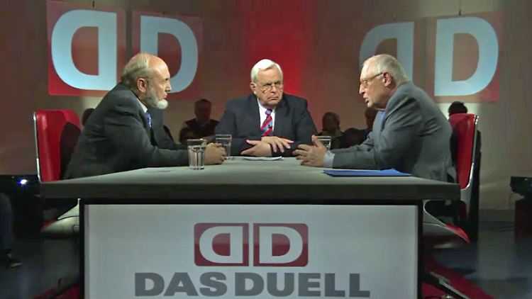 Heiner Bremer (M.) diskutiert mit Günter Verheugen (r.) und Hans-Werner Sinn (l.).