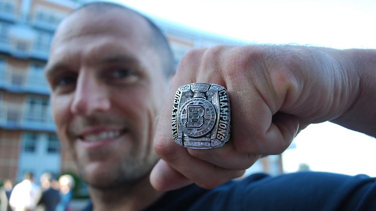 Dennis Seidenberg, mit Uwe Krupp der einzige deutsche Träger des Championship-Rings, verpasste mit Boston die Playoffs.