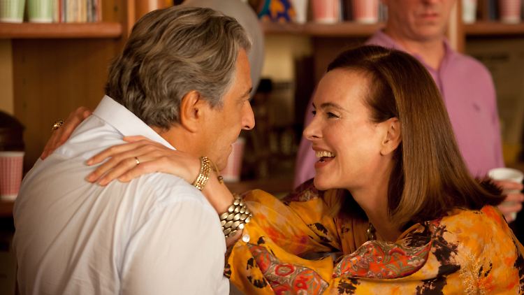 Christian Clavier und Carole Bouquet geben das Ehepaar in "Nur eine Stunde Ruhe": 