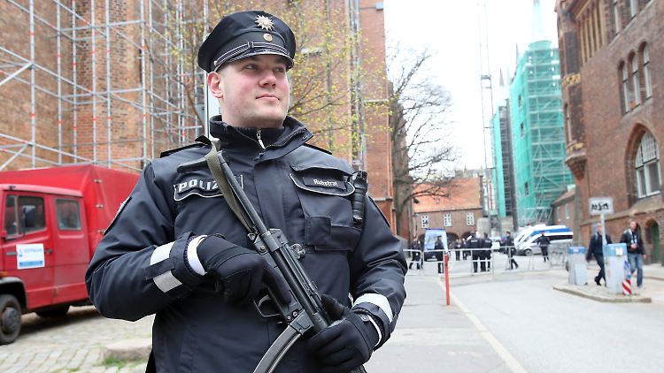 3500 Polizisten bewachen das Politikertreffen. Am Mittwoch könnten deutlich mehr Demonstranten kommen.