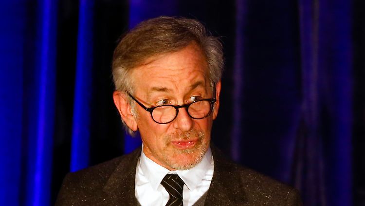 Steven Spielberg hat mehrere Filmeisen im Feuer. Mit Disney will er einen Märchenklassiker auf die große Leinwand bringen.