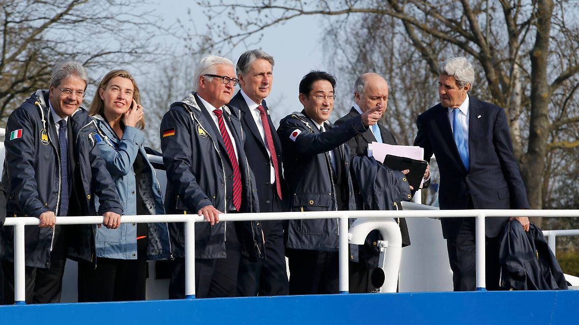 2015-04-15T081608Z_1820902808_LR2EB4F0MYLOJ_RTRMADP_3_G7-GERMANY.JPG4830661694237019143.jpg