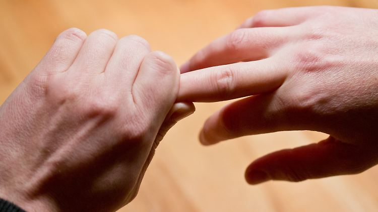 Forscher können nun das Fingerknacken erklären.