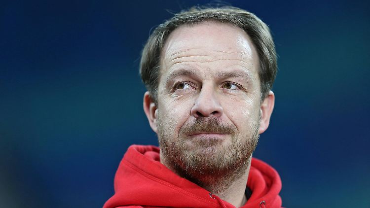 Wird Alexander Zorniger neuer Trainer beim VfB? Gestern gab's eine angebliche Bestätigung, heute dann ein Dementi.