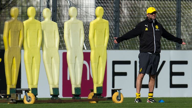 "Er muss kein Empfehlungsschreiben abgeben": Jürgen Klopp am Tag nach seiner Rücktrittsankündigung beim Training mit dem BVB.