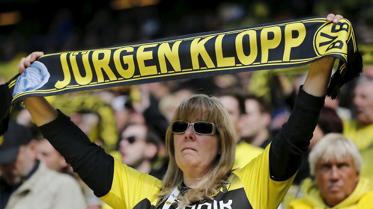 Danke, Jürgen: Und gewonnen hat der BVB gegen den SC Paderborn dann auch noch.