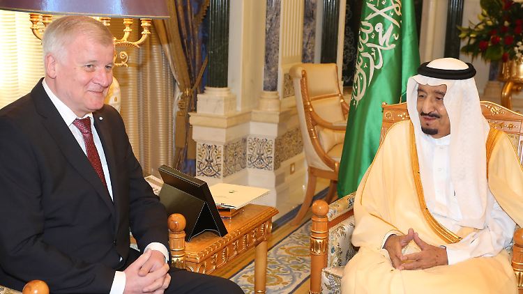 Beim Thema Waffenhandel voll auf einer Linie: Horst Seehofer und der saudische König Salman ibn Abd al-Aziz Al Saud.