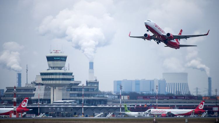 Flüge von Berlin-Tegel (hier im Bild) nach Abu Dhabi könnten bald der Vergangenheit angehören.