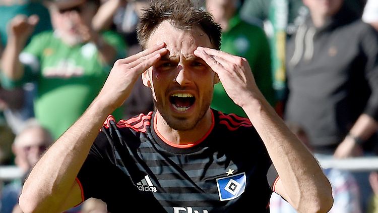 Heiko Westermann fand die Schiedsrichter-Leistung im Spiel seines HSV gegen Werder Bremen ziemlich daneben.