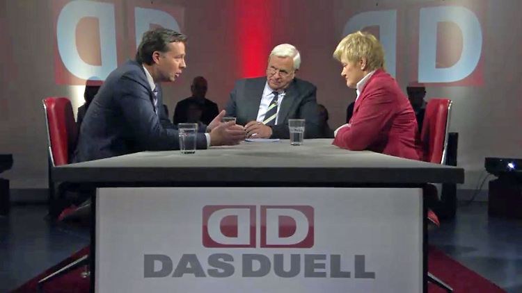 Heiner Bremer (Mitte) im Gespräch mit Renate Künast (rechts) und Stephan Mayer (links).