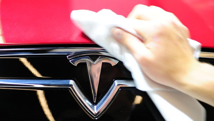 Der amerikanische Elektroauto-Hersteller Tesla hat einen Börsenwert von etwa 26 Milliarden US-Dollar.