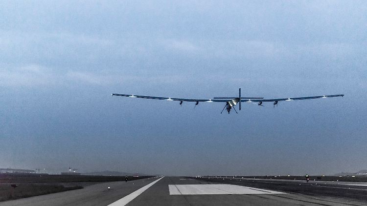 "Dieses Flugzeug ist einfach Wahnsinn": "Solar Impulse 2" beim Start in Chongqing.