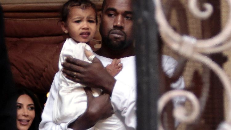 Mit ihrem ersten Tweet begeisterte North West die Fans des Kardashian-Klans. 19.000 Retweets in 24 Stunden schafft nicht einmal ihre Mutter.