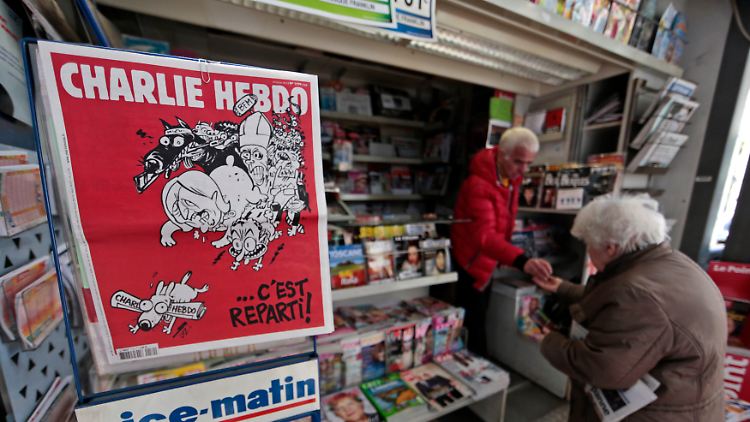 Das Original an einem Kiosk in Paris: Die Moskauer Version von Satire zielt auf die "Vorgängen in der Ukraine".