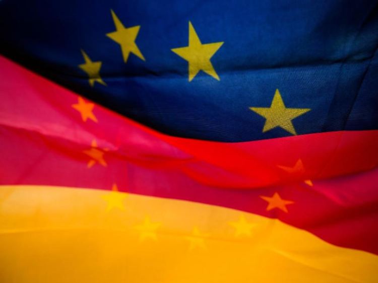 Erben über EU-Grenzen hinweg ist bisher mitunter kompliziert. Ab dem 17. August soll sich das ändern. Dann treten neue Regelungen in Kraft.