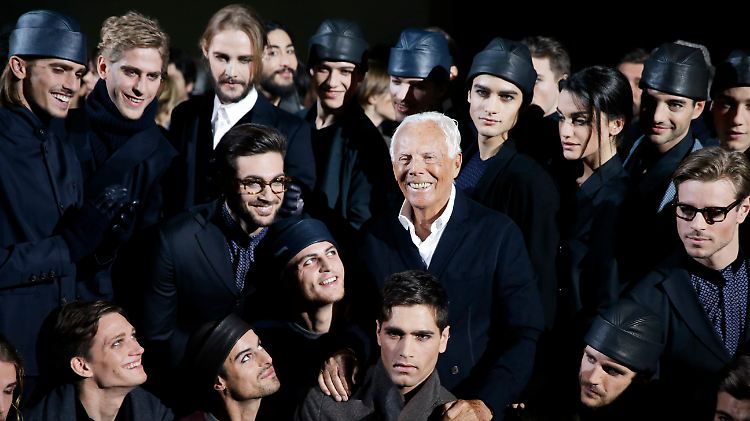 Was Armani (Mitte) sagen würde, wenn man ihn um einen Modetipp bittet? Vielleicht: "Kleiden Sie sich hetero!"