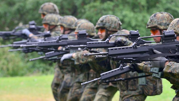 Bundeswehrsoldaten mit dem vollautomatischen Infanteriegewehr G36.
