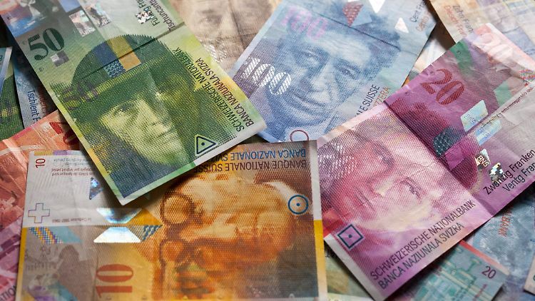 Der Schweizer Franken steuert auf einen 1:1-Wechselkurs mit dem Euro zu.