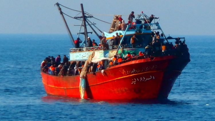 Mit Booten wie diesen bringen die Schlepper die Flüchtlinge nach Europa.