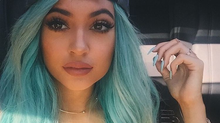 Kylie Jenner hat dicke Lippen zu ihrem Markenzeichen gemacht. Das könnte sie jetzt vielleicht bereuen.