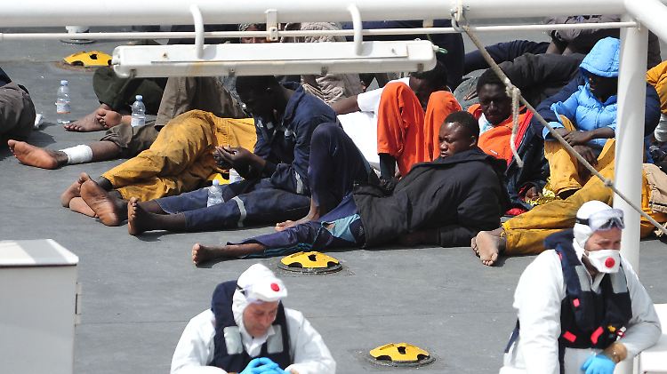 Nur 26 Flüchtlinge überlebten das Schiffsunglück vor der libyschen Küste.
