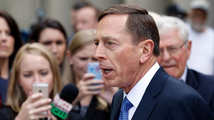 Das Ende einer "zweieinhalbjährige Tortur": Petraeus, nachdem er sich schuldig bekannt hatte.