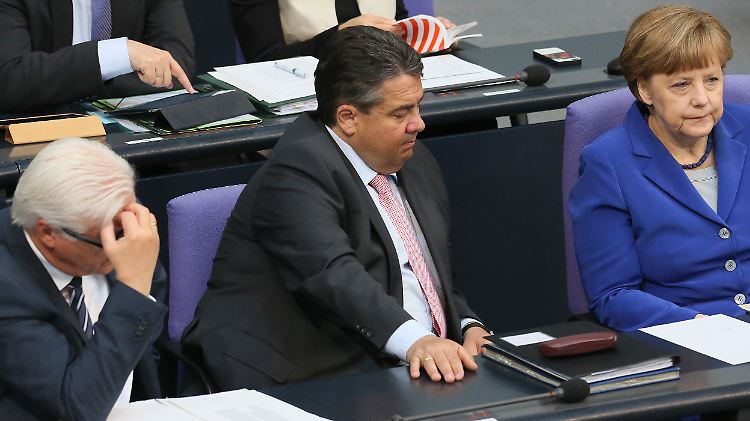 Bedächtig und in der Debatte um den Massenmord an den Armeniern besorgt um diplomatische Verwerferungen mit Ankara: Außenminister Steinmeier, Vizekanzler Gabriel und Kanzlerin Merkel.