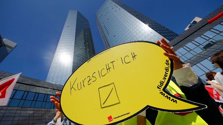 Der Aufsichtsrat der Deutschen Bank beschließt: Verkauf oder Börsengang der Postbank.