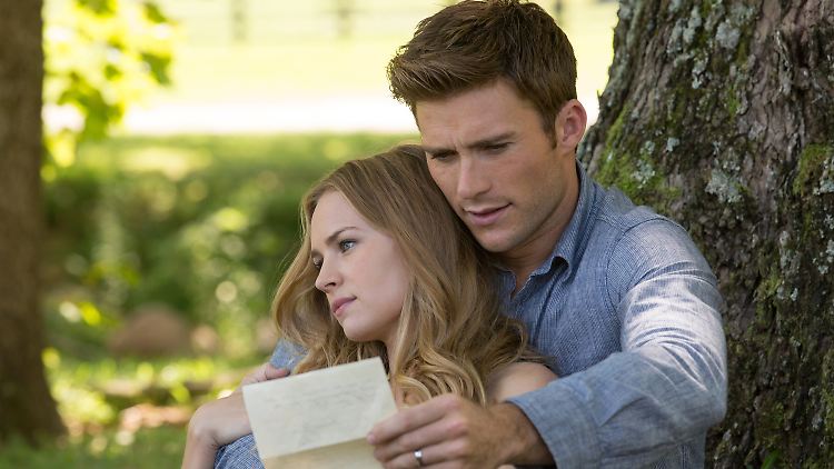 Scott Eastwood mit seiner Filmpartnerin Britt Robertson bei "Kein Ort ohne Dich".