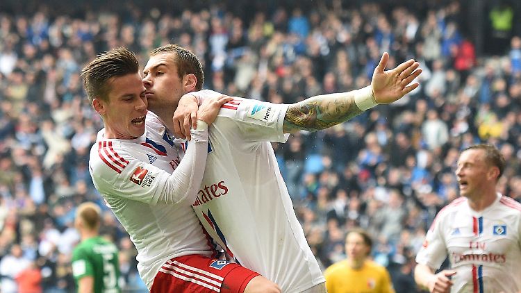 Pierre-Michel Lasogga traf gegen Augsburg doppelt.