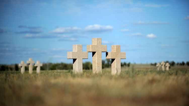 Auf dem Deutschen Soldatenfriedhof in Rossoschka ruhen die Gebeine von mehr als 55.000 Soldaten, die in Stalingrad fielen.