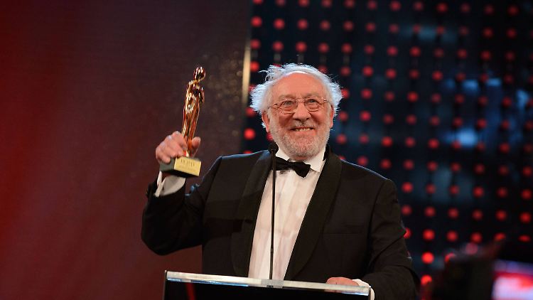 Für seine Rolle in dem Film "Honig im Kopf" gewinnt Dieter Hallervorden eine Romy.