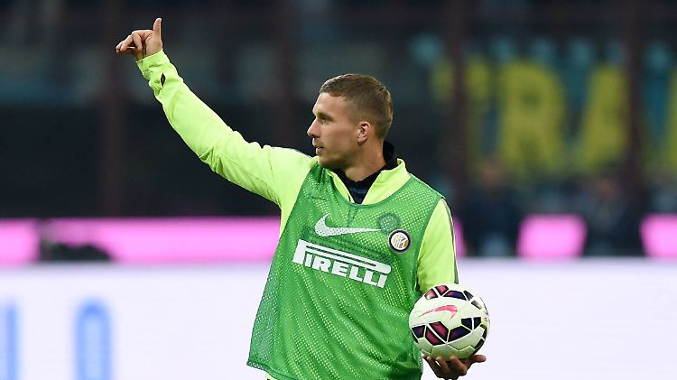 "Ein Kölsch, bitte!" Lukas Podolski könnte schon bald Bierbestellungen aufnehmen.