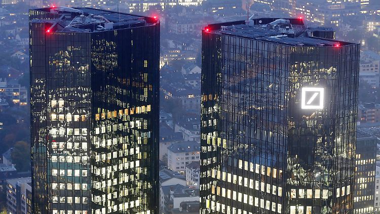 Noch 2015 will die Deutsche Bank die Tochter Postbank von der Börse nehmen.