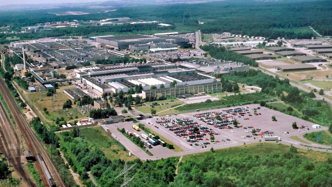 Blick auf das Opel-Werk in Kaiserslautern.