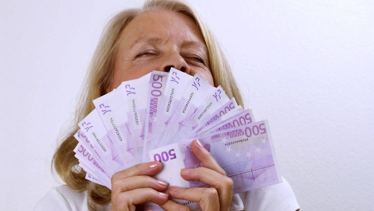 Wer genug Kapital hat und keine allzu große Extra-Rente braucht, kann so anlegen, dass das Geld nie ausgeht.