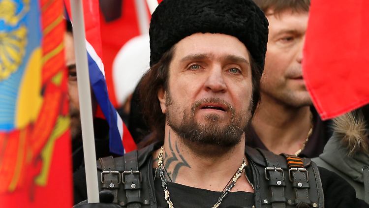 "Nachtwolf"-Chef Alexander Saldostanow ist ein russisch orthodoxer Nationalist mit einer speziellen Biografie.