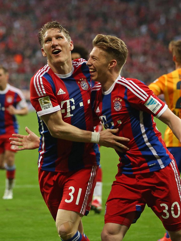 Spannungsabfall nach der 25. Deutschen Meisterschaft? Bastian Schweinsteiger, Mitchell Weiser und der FC Bayern machen nicht den Eindruck.