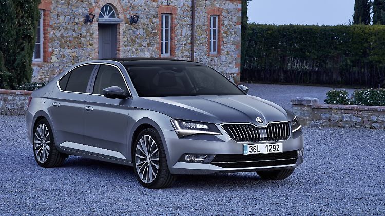 Er sieht schnittig aus, der neue Skoda Superb. Leider hält das Interieur nicht, was das Exterieure verspricht.