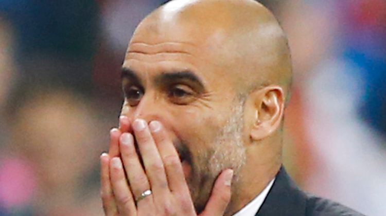 Futsch ist er, der erste Titel: Josep Guardiola und seine Bayern scheiterten im DFB-Pokal an Borussia Dortmund.