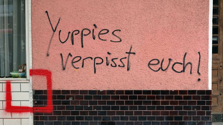 Eine Hauswand in Berlin Neukölln: In den letzten fünf Jahren sind die Mietpreise in dem Bezirk um über 50 Prozent gestiegen. 