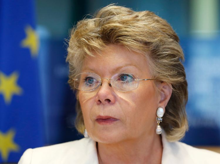 Die frühere EU-Kommissarin für Justiz und Grundreche, Viviane Reding, sprach von einer "Putinisierung Ungarns".