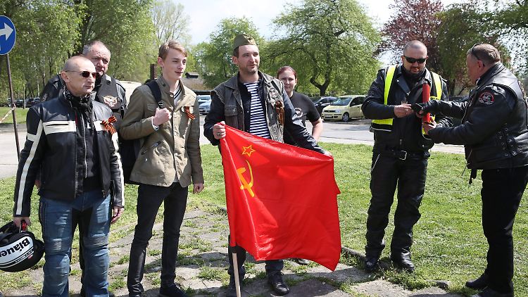 Nachtwolf Wladimir (li.) und befreundete polnische Biker.